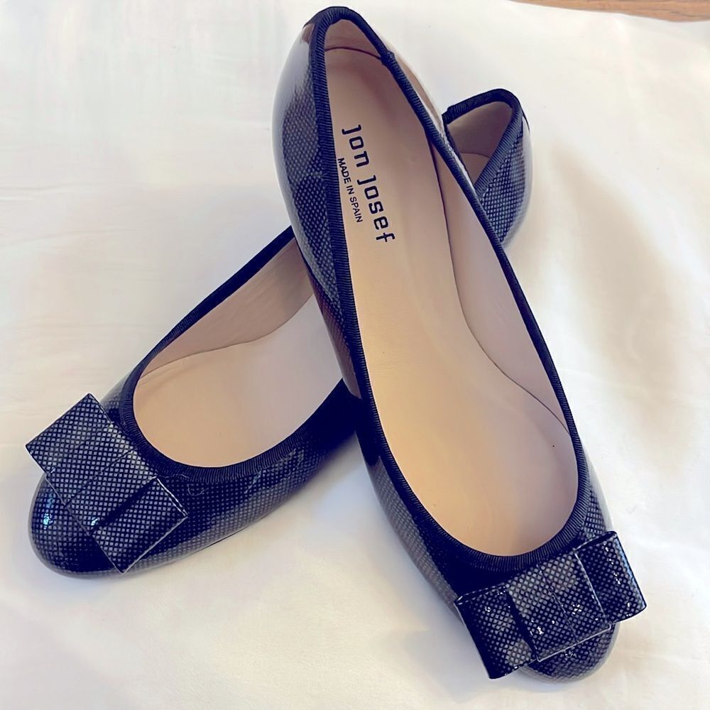 JON JOSEF BEAUTIFUL BALLET FLATS.   BOW FRONT.  NEW IN BOX